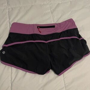 Lululemon hotty hot shorts size 4, 2 inch purple/gray